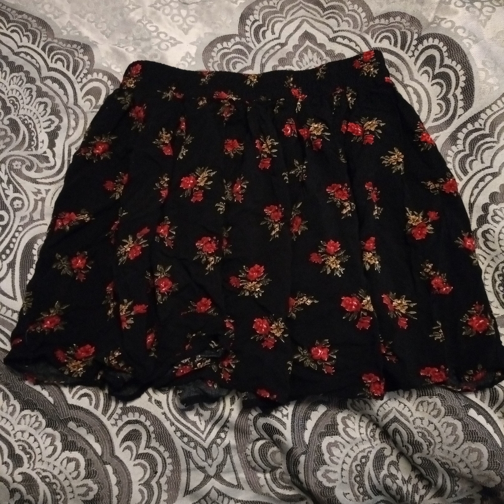 Red and black flowered mini skirt